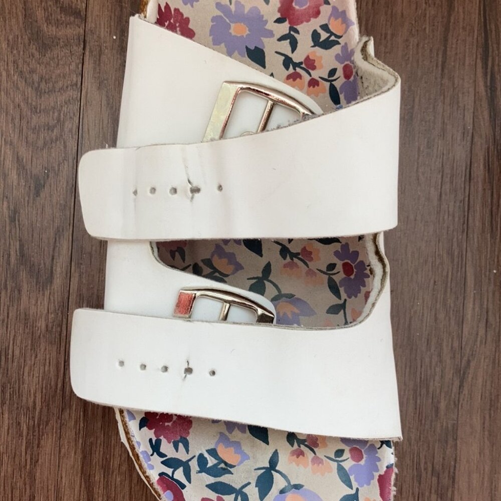 Sandals - Picture 8 of 9